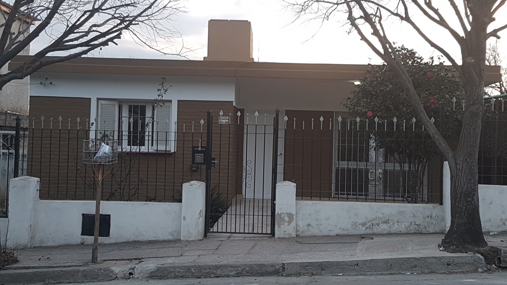  Casa en excelente entorno y barrio a 10 cuadras del Centro 