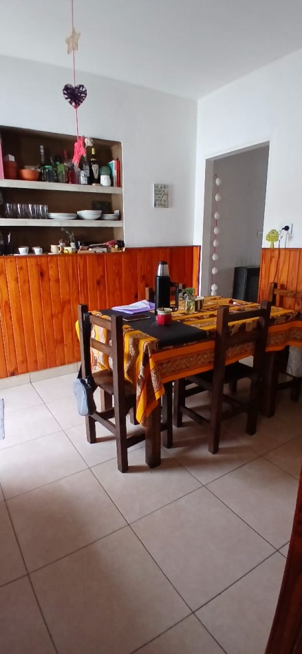  Casa en excelente entorno y barrio a 10 cuadras del Centro 