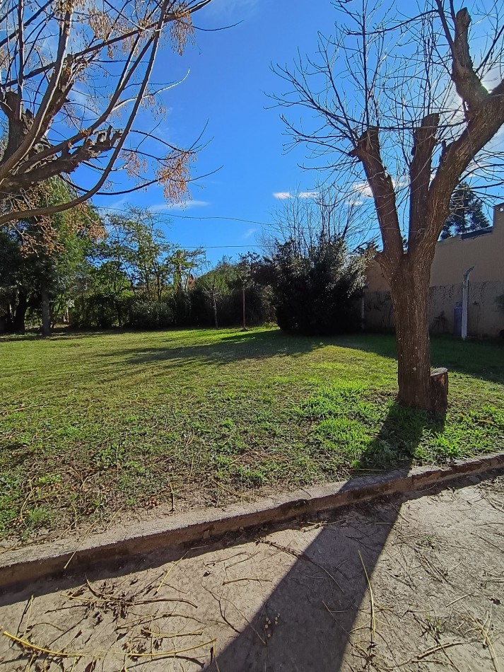 Casa con amplio terreno ubicada a pocas cuadras de la ruta 38 y tranquilidad de las sierras