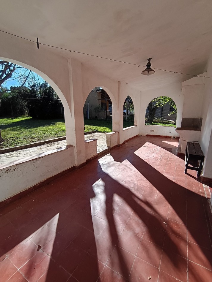 Casa con amplio terreno ubicada a pocas cuadras de la ruta 38 y tranquilidad de las sierras