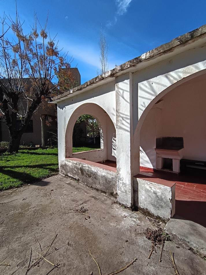 Casa con amplio terreno ubicada a pocas cuadras de la ruta 38 y tranquilidad de las sierras