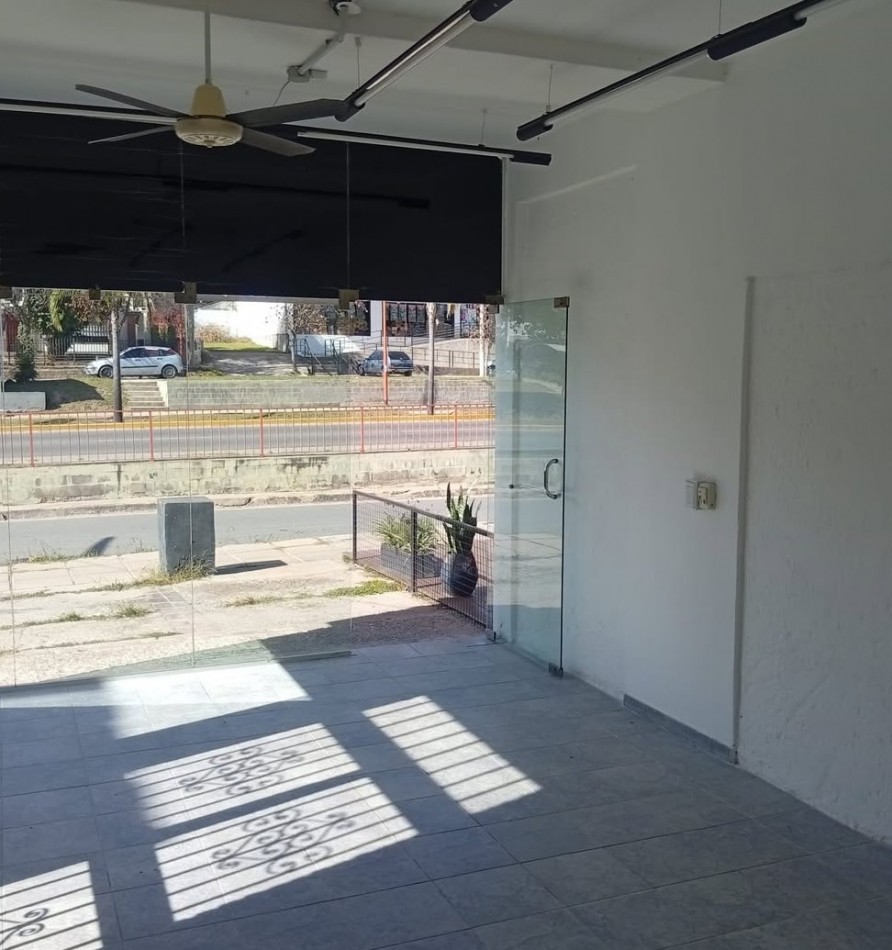 ALQUILER COMERCIAL SOBRE AV. CARCANO SOL Y RIO VILLA CARLOS PAZ