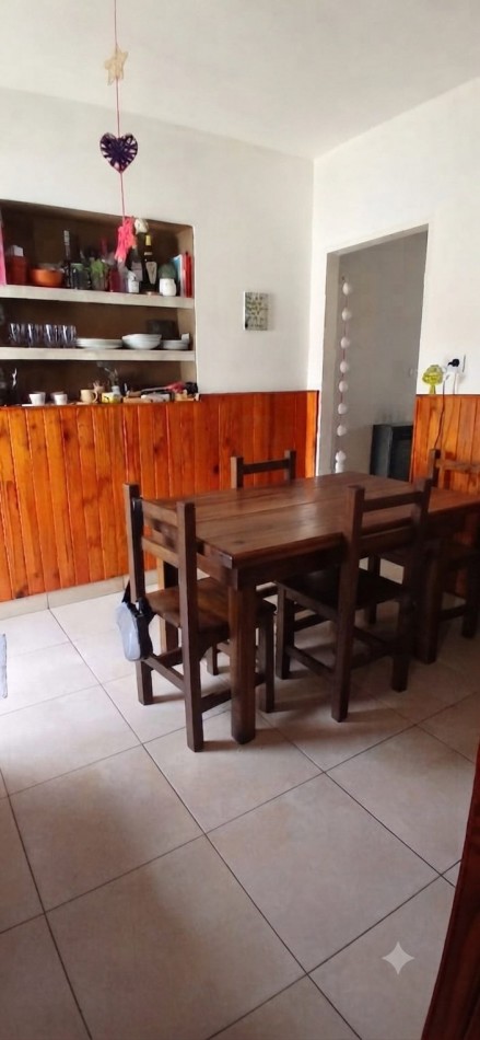  Casa en excelente entorno y barrio a 10 cuadras del Centro 
