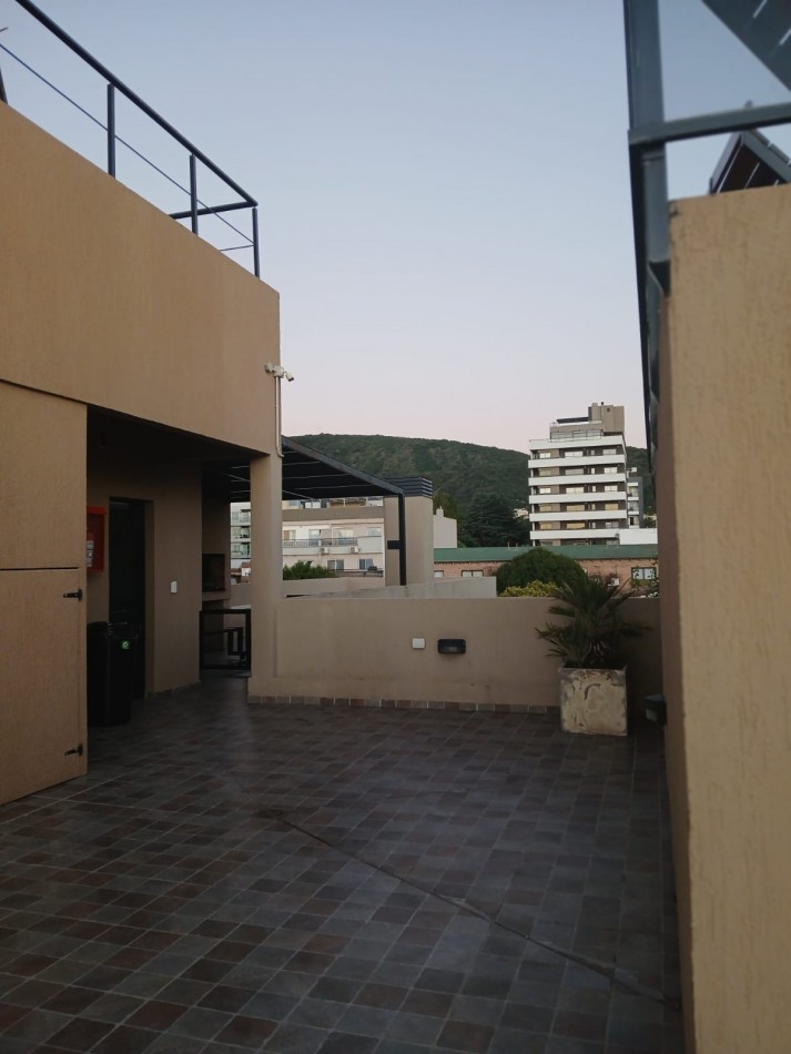 Departamento 2 dormitorios con cochera a metros del centro de Villa Carlos Paz