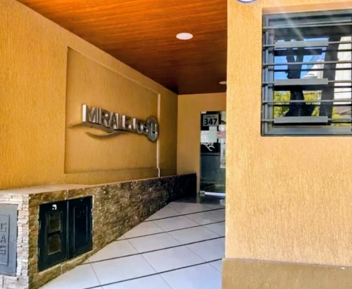 Departamento 2 dormitorios con cochera a metros del centro de Villa Carlos Paz