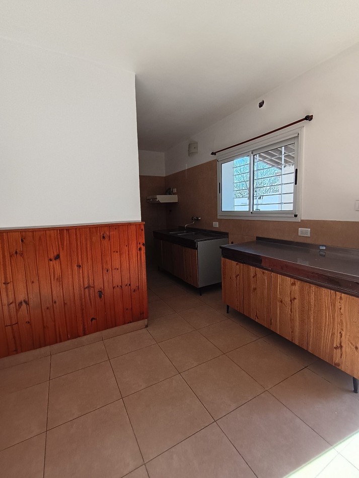  Casa en excelente entorno y barrio a 10 cuadras del Centro 