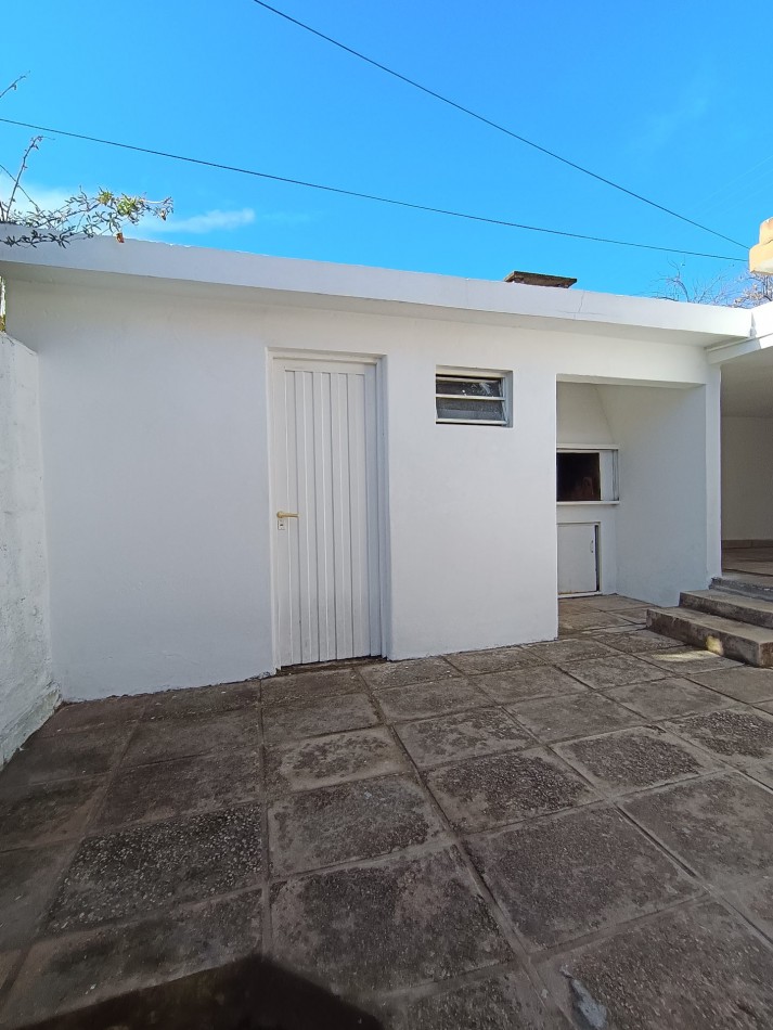 Casa en excelente entorno y barrio a 10 cuadras del Centro 