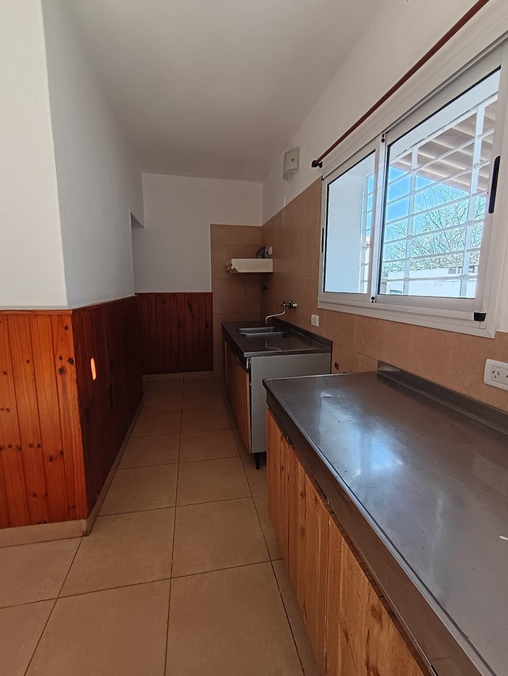  Casa en excelente entorno y barrio a 10 cuadras del Centro 