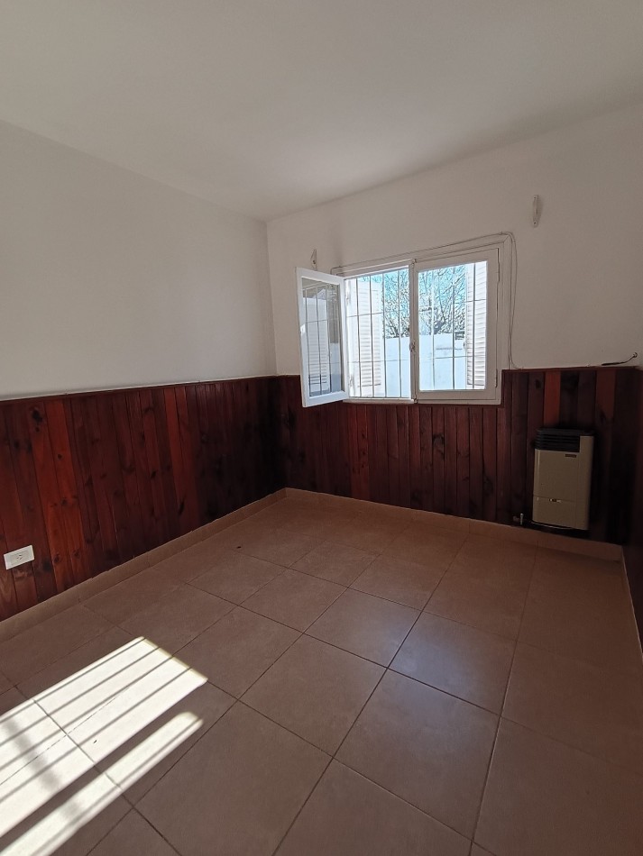  Casa en excelente entorno y barrio a 10 cuadras del Centro 