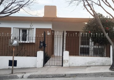  Casa en excelente entorno y barrio a 10 cuadras del Centro 